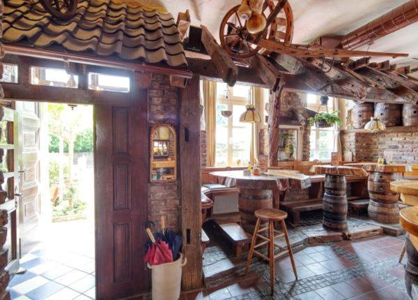 פולהיים Hotel Restaurant Mathildenhof מראה חיצוני תמונה