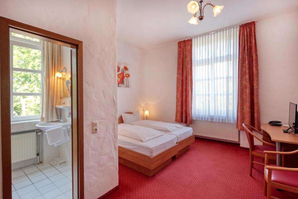 פולהיים Hotel Restaurant Mathildenhof מראה חיצוני תמונה