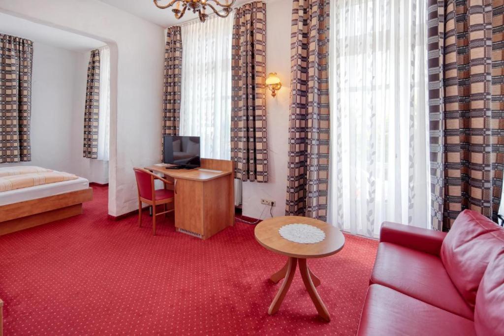 פולהיים Hotel Restaurant Mathildenhof מראה חיצוני תמונה