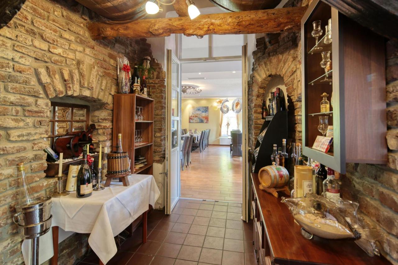פולהיים Hotel Restaurant Mathildenhof מראה חיצוני תמונה